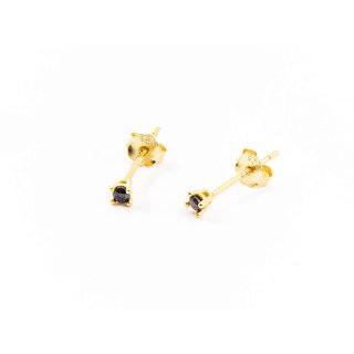 Orecchini realizzati in argento 925% con finitura dorata e punti luce di zircone nero.