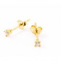 Orecchini realizzati in argento 925% con finitura dorata e punti luce di zircone bianco