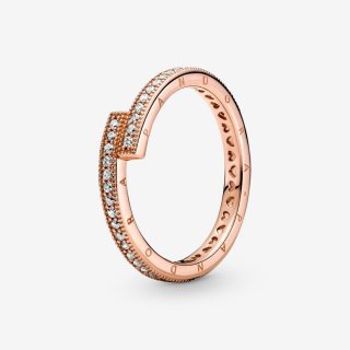 Anello sovrapposto scintillante