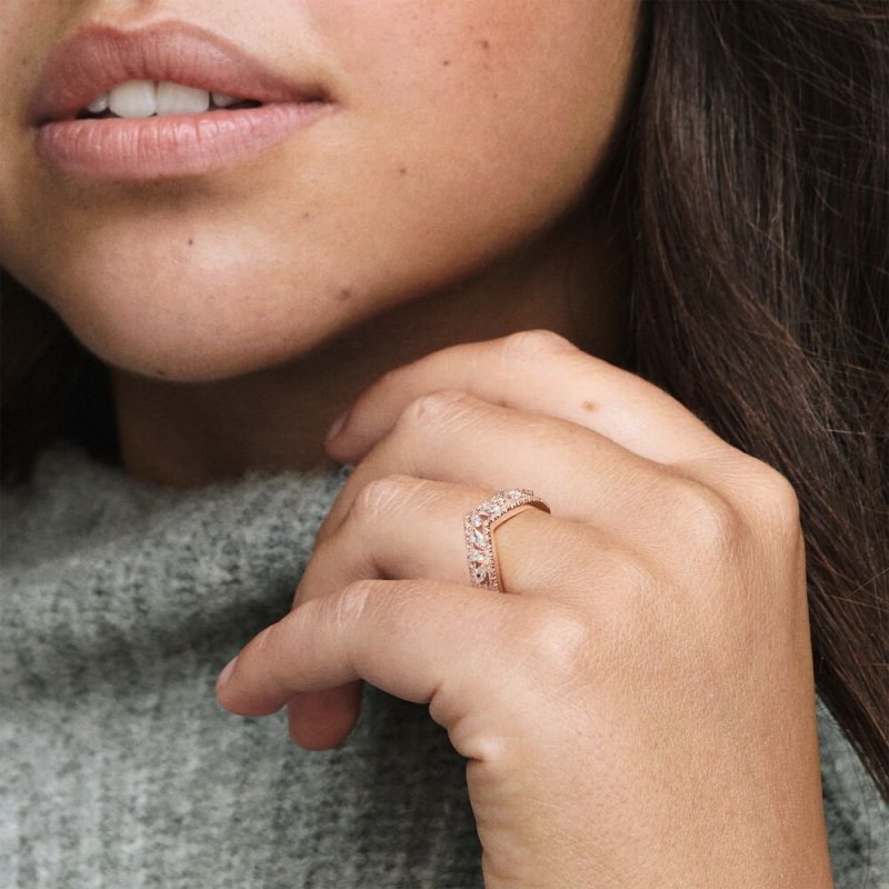 Anello chevron doppio taglio marquise