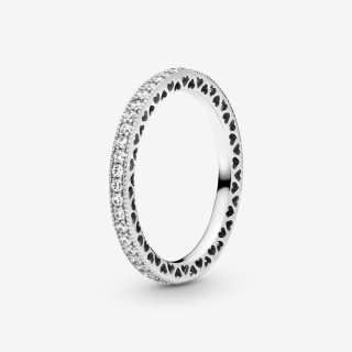 Anello pietre scintillanti e cuori