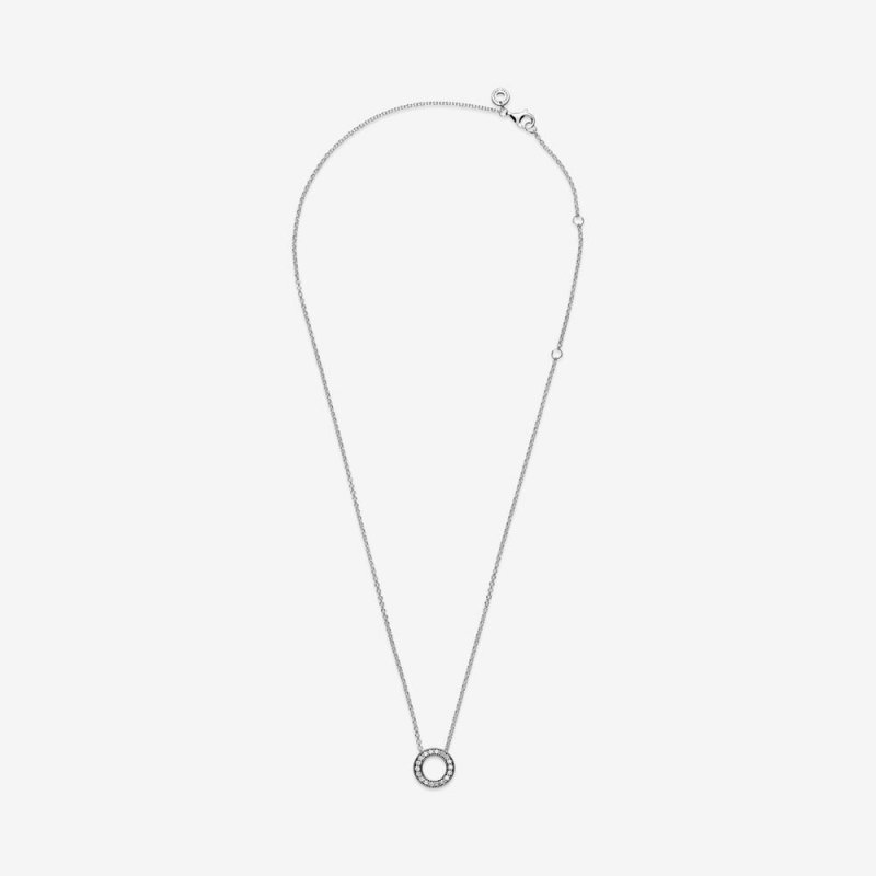 Collana con cerchio, pavé e logo Pandora