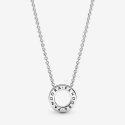 Collana con cerchio, pavé e logo Pandora