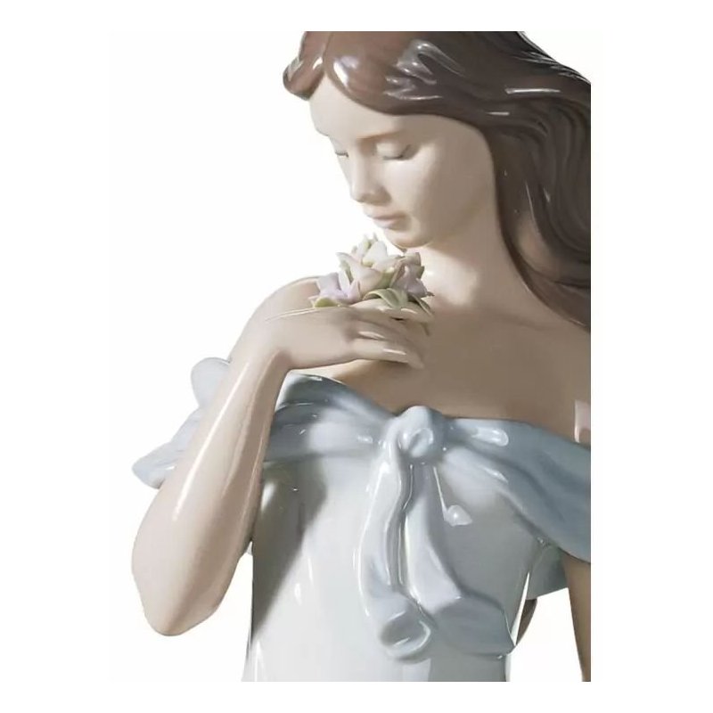 Figurina Donna Il sussurro dei fiori
