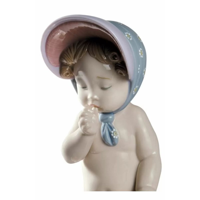 Figurina Bimba con berretto