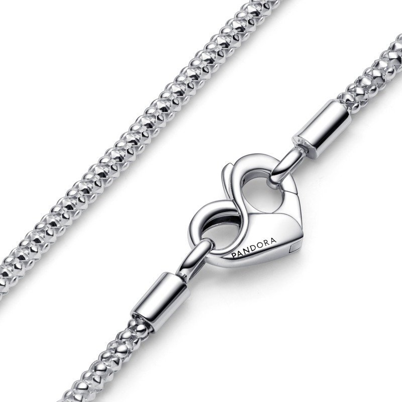 Collana Maglia Geometrica con Chiusura a Cuore