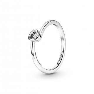 Anello con solitario a cuore obliquo incolore