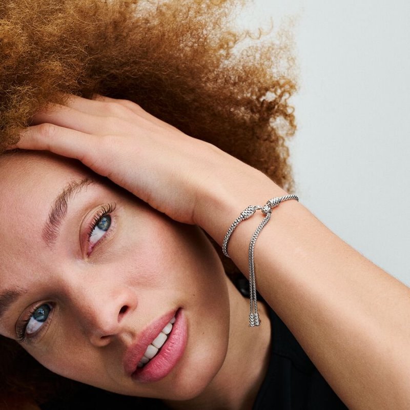 Bracciale Pandora Moments con maglia geometrica e chiusura regolabile
