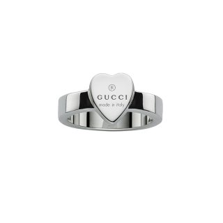 Anello con motivo a cuore inciso Gucci Trademark in argento 925