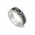 Anello in argento 925 e smalto nero con dettaglio G intrecciata
