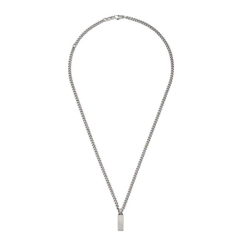 Collana con ciondolo scritta Gucci in argento 925 e smalto nero