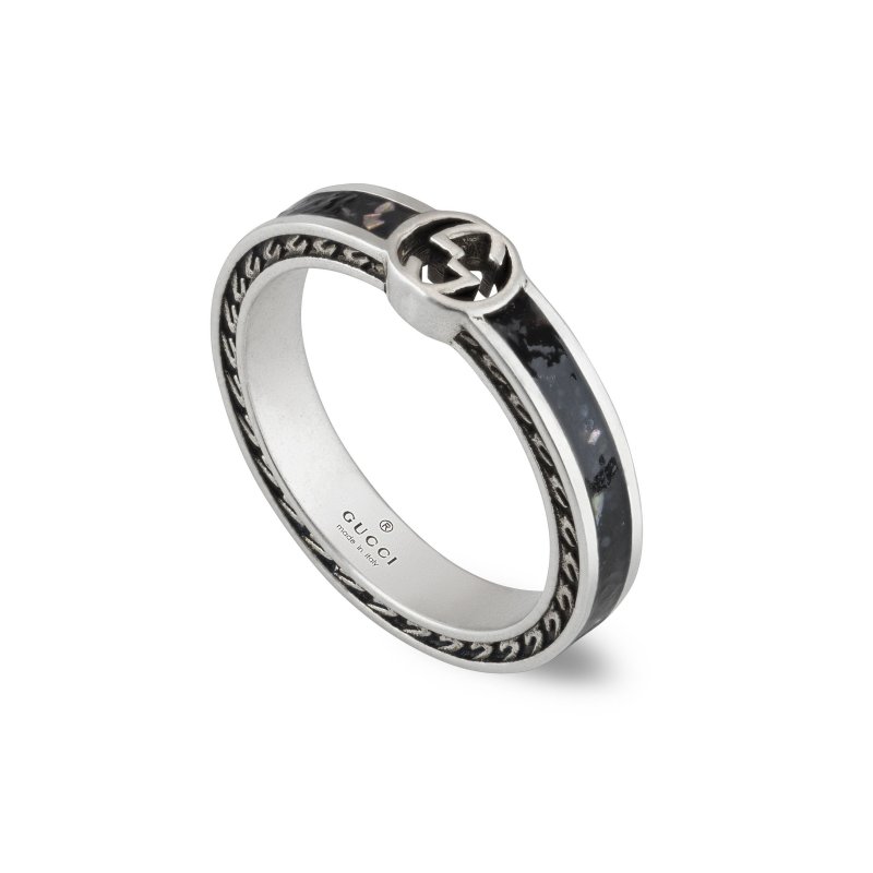 Anello in argento 925 e smalto nero con dettaglio G intrecciata