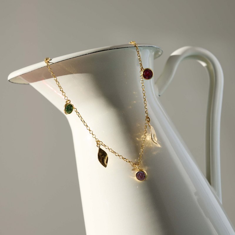 Victoria Cruz - Collana Corta Foglia - Cristallo Multicolore - Argento Placcato Oro