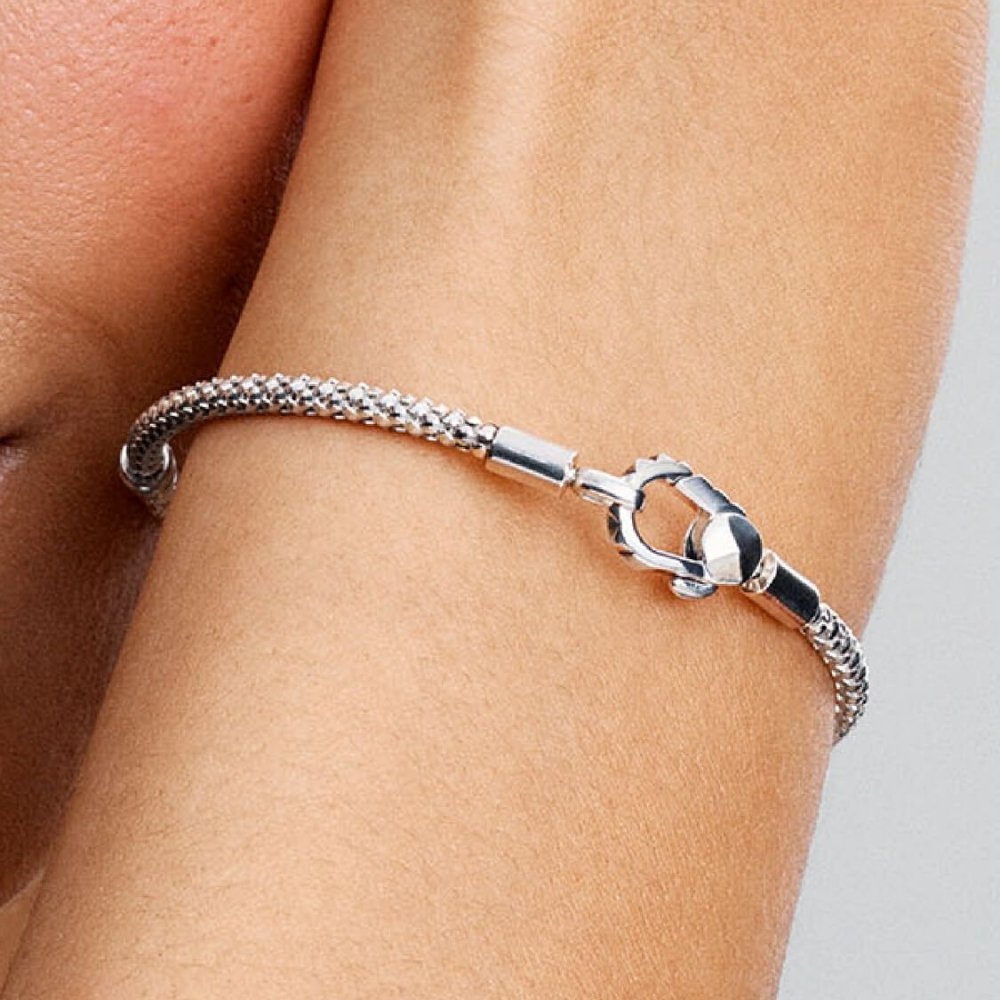 Bracciale Maglia Geometrica con Chiusura a Moschettone