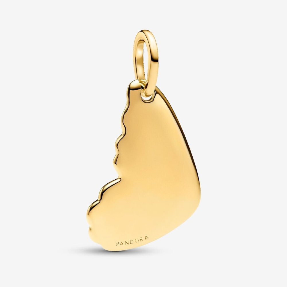Trasforma il tuo look con un simbolo di libertà che esprime la bellezza della natura. Un lato del nuovo pendente con placcatura 
