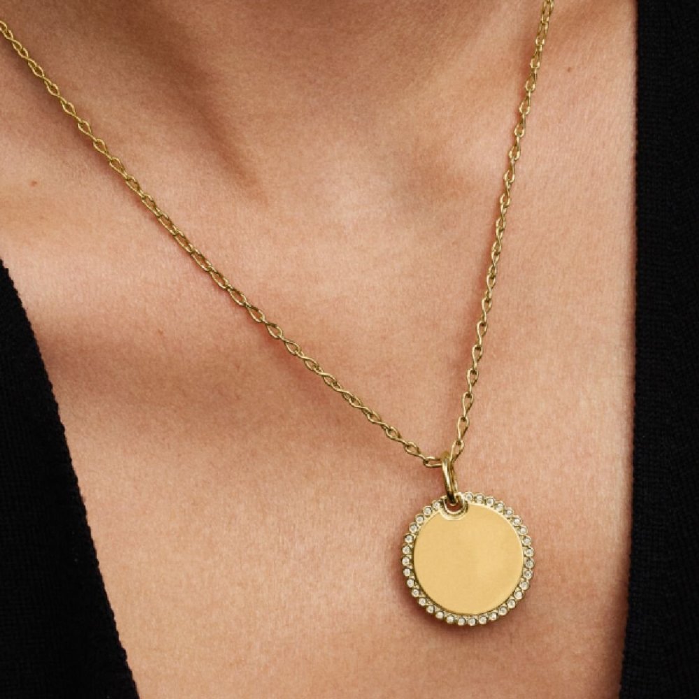 Uno stile minimalista che fa la differenza. Aggiungi alla tua collezione il nuovo pendente medaglia luminosa da incidere con pla