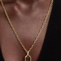 Rinnova il tuo look con la nuova collana a maglia link componibile con placcatura in Oro 14K. Aggiungi fino a 4 medallion e 1 me