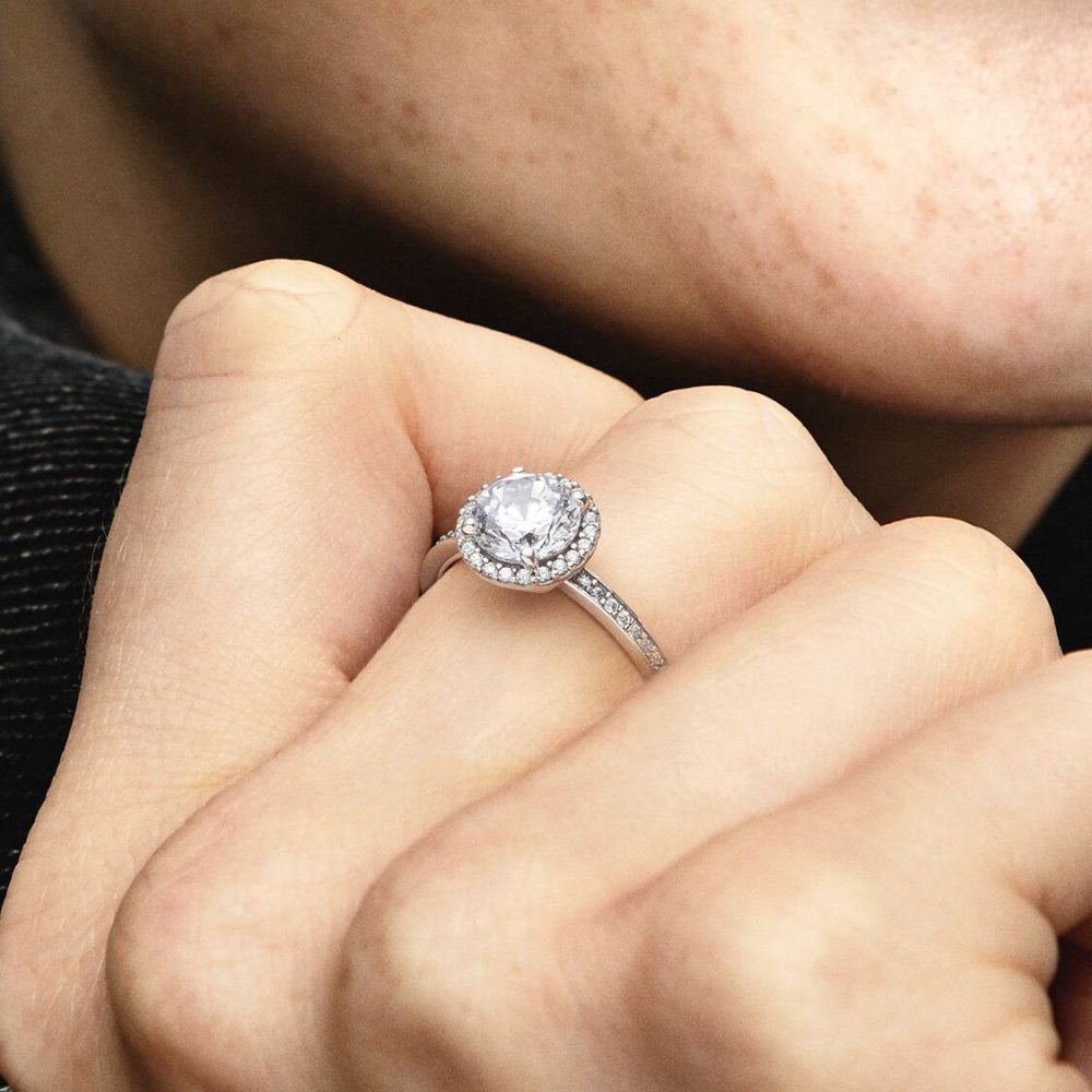 Anello rotondo scintillante