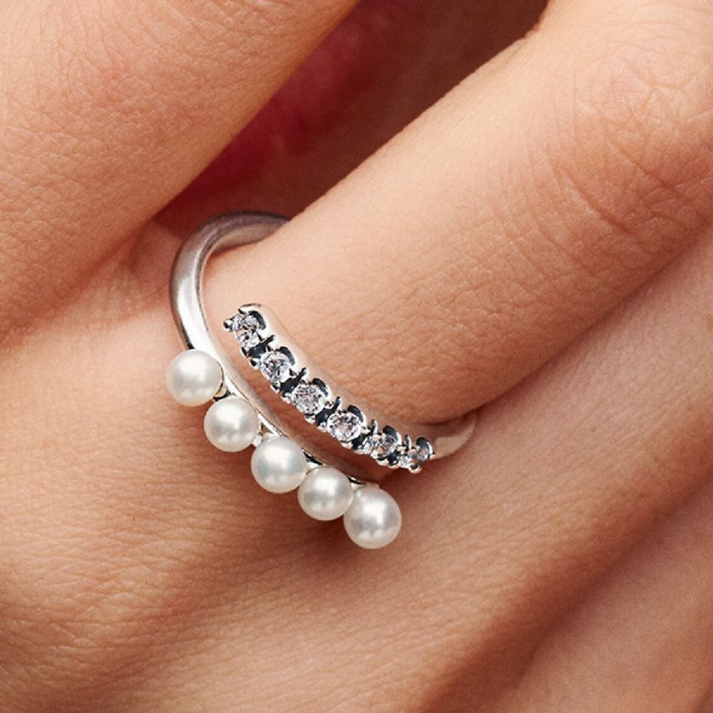Anello Intreccio con Perle d’Acqua Dolce Coltivate e Pavè