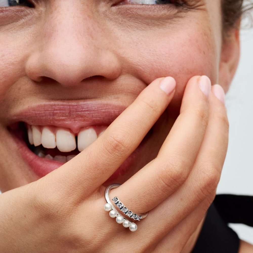 Anello Intreccio con Perle d’Acqua Dolce Coltivate e Pavè
