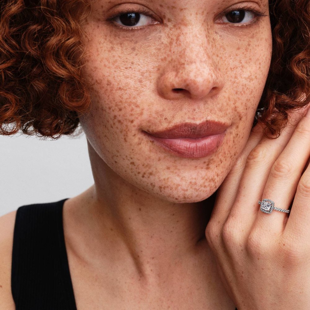 Anello Punto Luce Quadrato e Pavè