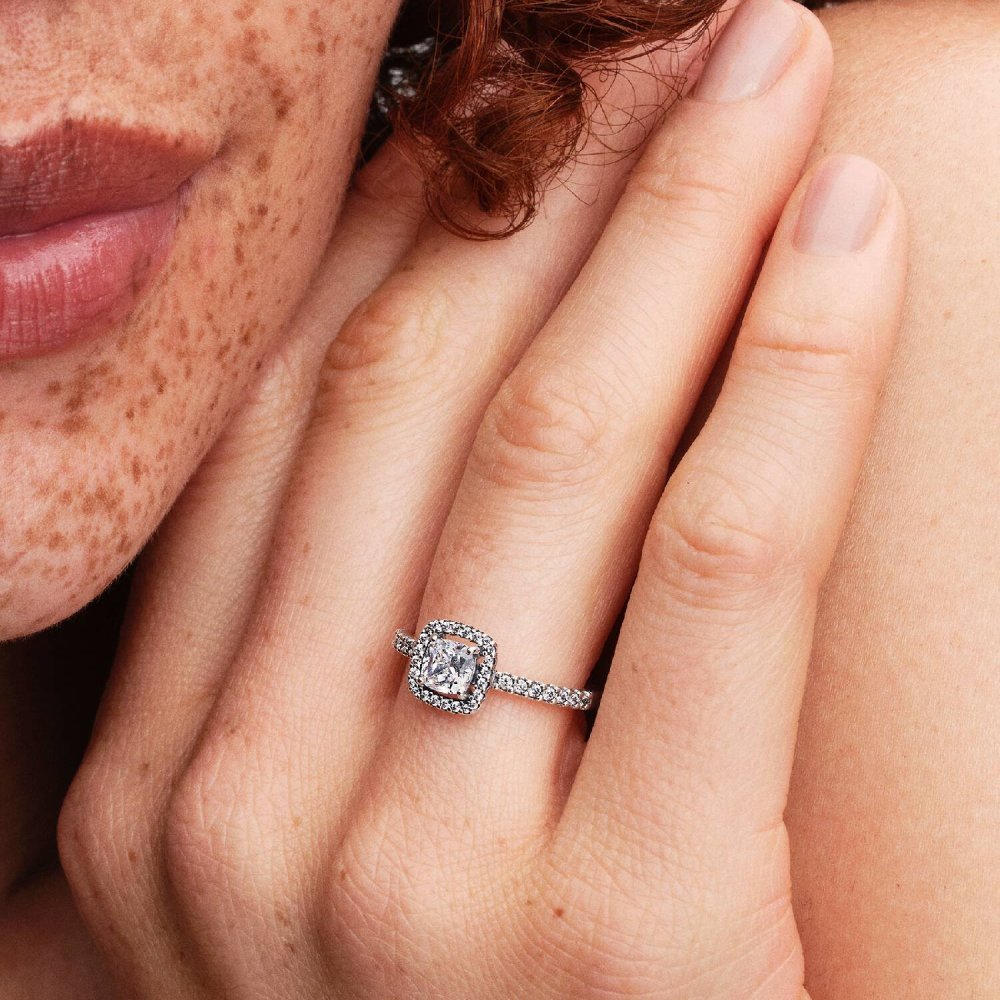 Anello Punto Luce Quadrato e Pavè